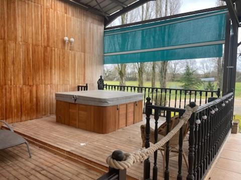 Pezsgőfürdő, Domaine de la Belliere in Villars-les-Dombes Pezsgőfürdő, Domaine de la Belliere in Villars-les-Dombes