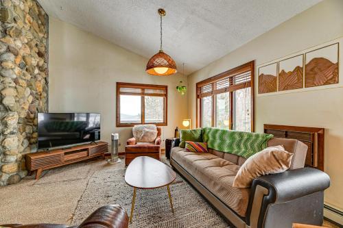 Near Canandaigua Lake Retro Cabin with Deck and Views in 那不勒斯 (NY) Near Canandaigua Lake Retro Cabin with Deck and Views in 那不勒斯 (NY)
