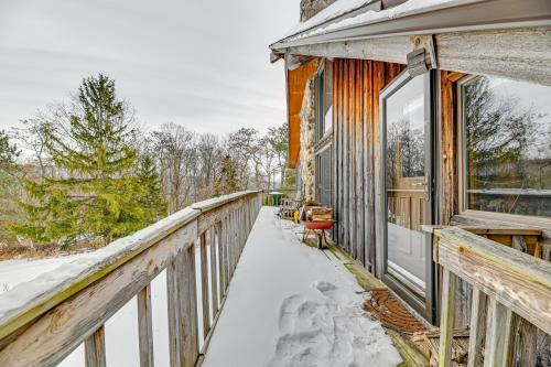 Near Canandaigua Lake Retro Cabin with Deck and Views in 那不勒斯 (NY) Near Canandaigua Lake Retro Cabin with Deck and Views in 那不勒斯 (NY)