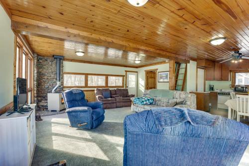 Riverside Retreat Near Trails in Johnson Creek in Johnson Creek (WI) Riverside Retreat Near Trails in Johnson Creek in Johnson Creek (WI)