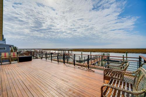 2 Mi to Stone Harbor Beach Lovely Bayfront Home in Cape May Court House (NJ) 2 Mi to Stone Harbor Beach Lovely Bayfront Home in Cape May Court House (NJ)
