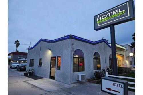 入口, 旅行套房酒店 (Travel Inn and Suites) in 里奇克萊斯特 入口, 旅行套房酒店 (Travel Inn and Suites) in 里奇克萊斯特