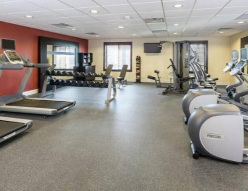 Fitneszközpont, Hampton Inn and Suites San Bernardino in San Bernardino (Kalifornia) Fitneszközpont, Hampton Inn and Suites San Bernardino in San Bernardino (Kalifornia)