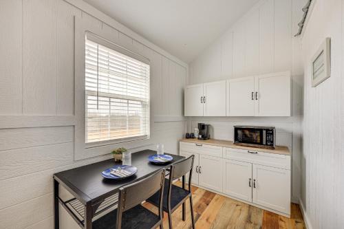 Hike, Hunt and Fish Pet-Friendly Studio in Dilley! in Dilley (TX) Hike, Hunt and Fish Pet-Friendly Studio in Dilley! in Dilley (TX)