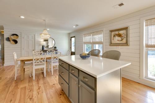 3 Mi to Beach Coastal Escape in Mount Pleasant in Mount Pleasant 3 Mi to Beach Coastal Escape in Mount Pleasant in Mount Pleasant