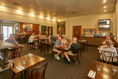 Restoran, Shamrock Hotel Kyneton in Daylesford dan Macedon Ranges Restoran, Shamrock Hotel Kyneton in Daylesford dan Macedon Ranges