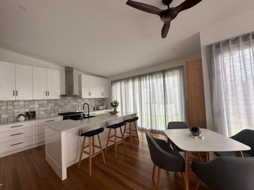 Plumeria Cottage Haven by the Beach 25mins from Sydney CBD in Cronulla Plumeria Cottage Haven by the Beach 25mins from Sydney CBD in Cronulla