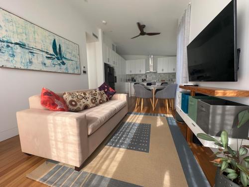 Plumeria Cottage Haven by the Beach 25mins from Sydney CBD in Cronulla Plumeria Cottage Haven by the Beach 25mins from Sydney CBD in Cronulla