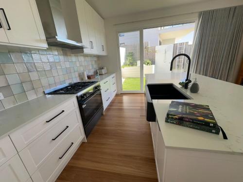 Plumeria Cottage Haven by the Beach 25mins from Sydney CBD in Cronulla Plumeria Cottage Haven by the Beach 25mins from Sydney CBD in Cronulla