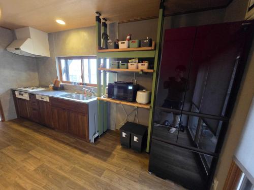Kitchen, Relaxing 石川町 サウナ付き一棟貸しの宿 in Yamate Kitchen, Relaxing 石川町 サウナ付き一棟貸しの宿 in Yamate