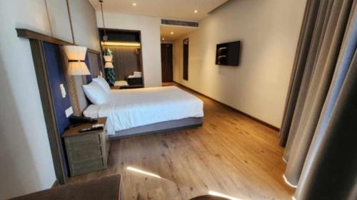 B House - Toan Quang Canh Biem in Hoa Thang B House - Toan Quang Canh Biem in Hoa Thang