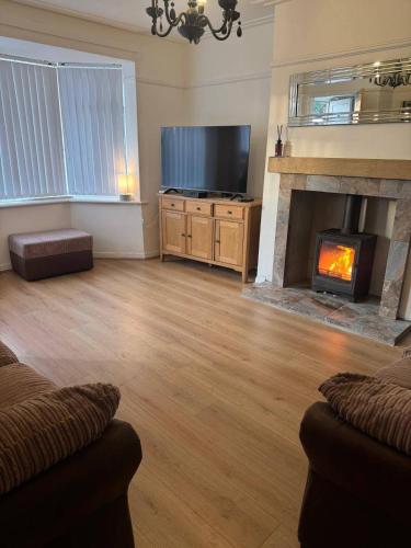 Knotty Ash - 3 Beds - Sleeps 6 - On-Site Parking in Croxteth Knotty Ash - 3 Beds - Sleeps 6 - On-Site Parking in Croxteth