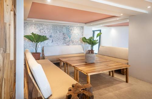 Lia Hotel Jaco in Jaco Lia Hotel Jaco in Jaco