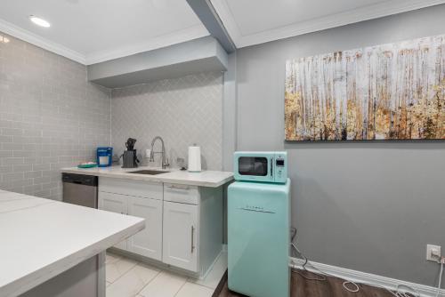 Montrose 1BR Apartment with Modern Vibes and Fast WiFi near Rothko-kápolna Montrose 1BR Apartment with Modern Vibes and Fast WiFi near Rothko-kápolna