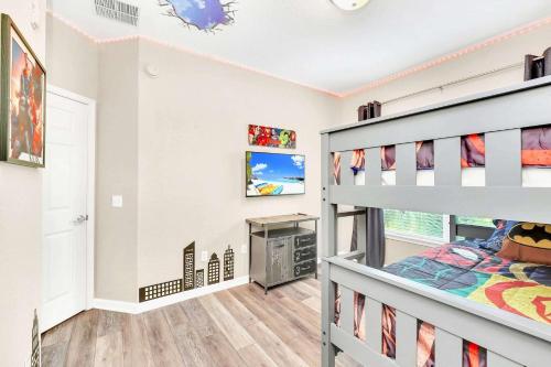 Near Disney - 3BR Condo - Pool Hot Tub and Games