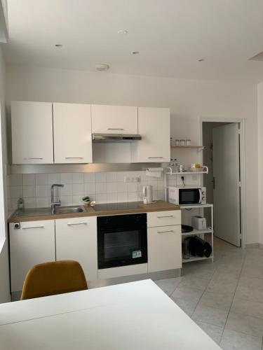 Cocina, Gite Valoutina Gora in Montargis Cocina, Gite Valoutina Gora in Montargis