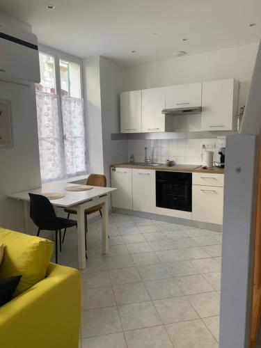 Cocina, Gite Valoutina Gora in Montargis Cocina, Gite Valoutina Gora in Montargis