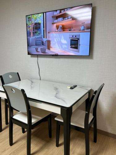 Deluxe Studio in Clark facing Lake with Kitchenette in Mabalacat Deluxe Studio in Clark facing Lake with Kitchenette in Mabalacat