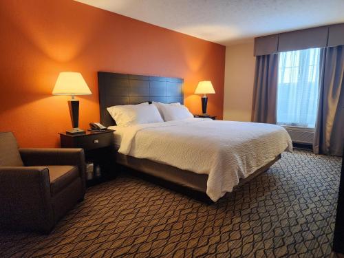 Holiday Inn Express Hotel & Suites Cadillac By IHG in Cadillac (Michigan) Holiday Inn Express Hotel & Suites Cadillac By IHG in Cadillac (Michigan)