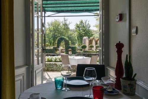 Restaurant, Manoir d'Hautegente in Coly Restaurant, Manoir d'Hautegente in Coly