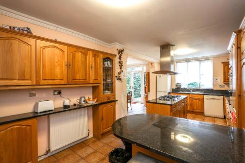Kitchen, OYO Guest House Ellipse in Greater London North Kitchen, OYO Guest House Ellipse in Greater London North