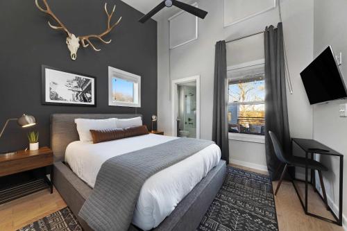 The Traveller - Rooftop & 7 mins to Broadway