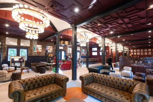Előcsarnok, THE GRAND SUMMIT HOTEL in Summit (New Jersey) Előcsarnok, THE GRAND SUMMIT HOTEL in Summit (New Jersey)