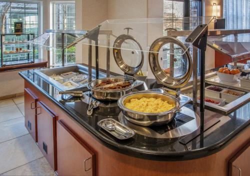 Comida y bebida, Staybridge Suites Rocklin Roseville Area Hotel in Rocklin (CA) Comida y bebida, Staybridge Suites Rocklin Roseville Area Hotel in Rocklin (CA)