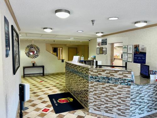 Lobby, Super 8 Maumee/Toledo, OH in Maumee Lobby, Super 8 Maumee/Toledo, OH in Maumee