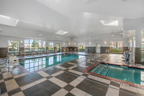 Piscina, Staybridge Suites Rocklin Roseville Area Hotel in Rocklin (CA) Piscina, Staybridge Suites Rocklin Roseville Area Hotel in Rocklin (CA)