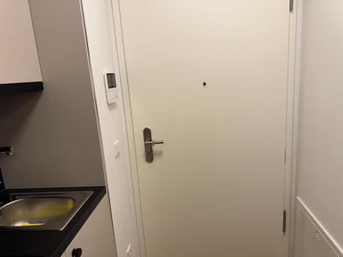 Kitchen, Modernes Apartment, Perfekte Lage in Berlin-Adlershof in Treptow Kitchen, Modernes Apartment, Perfekte Lage in Berlin-Adlershof in Treptow