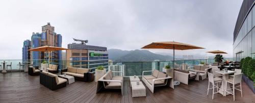 Bar/lounge, Crowne Plaza Hong Kong Kowloon East By IHG near Tseung Kwan O MTR Station Bar/lounge, Crowne Plaza Hong Kong Kowloon East By IHG near Tseung Kwan O MTR Station