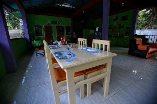 Birdhouse Homestay Tangkoko in Rinondoran Birdhouse Homestay Tangkoko in Rinondoran