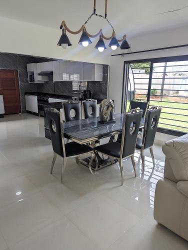 Vybavení, Swiss Luxury Apartments - Dolla Hill in Kitwe Vybavení, Swiss Luxury Apartments - Dolla Hill in Kitwe