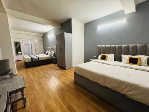 Hotel new # Link Way # Near Zing bus stand in Aleo Hotel new # Link Way # Near Zing bus stand in Aleo