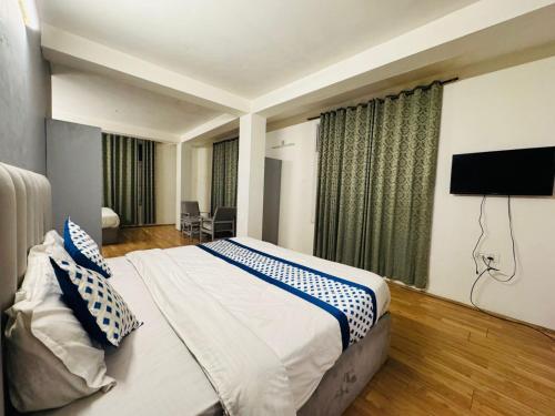 Hotel new # Link Way # Near Zing bus stand in Aleo Hotel new # Link Way # Near Zing bus stand in Aleo