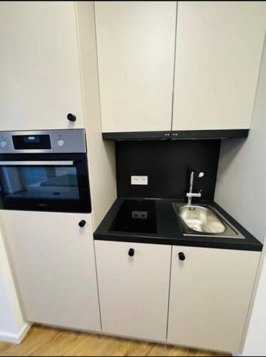 Kitchen, Modernes Apartment, Perfekte Lage in Berlin-Adlershof in Treptow Kitchen, Modernes Apartment, Perfekte Lage in Berlin-Adlershof in Treptow