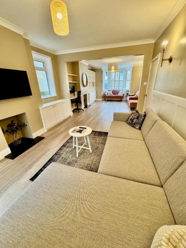 Stunning 5 bed house in enviable location in Southdown Stunning 5 bed house in enviable location in Southdown