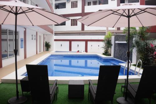 Swimming pool, Sebastien Hotel in Mactan Island Swimming pool, Sebastien Hotel in Mactan Island