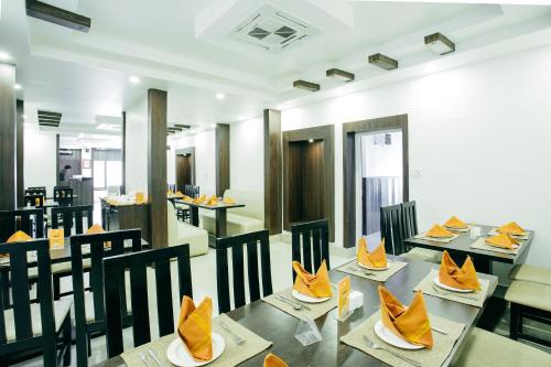 Restoran, OYO 11474 Gangaur Regency Boutique Hotel in Kathmandu Restoran, OYO 11474 Gangaur Regency Boutique Hotel in Kathmandu