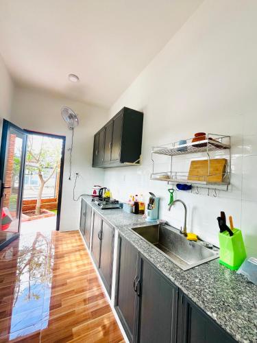 Kitchen, Bình Minh Homestay - Dốc Lết in Doc Let Kitchen, Bình Minh Homestay - Dốc Lết in Doc Let