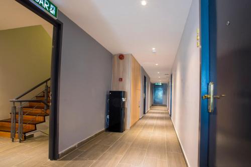 Lobby, Hotel O Gs Hotels Near Strand Mall near SEGi University College Lobby, Hotel O Gs Hotels Near Strand Mall near SEGi University College
