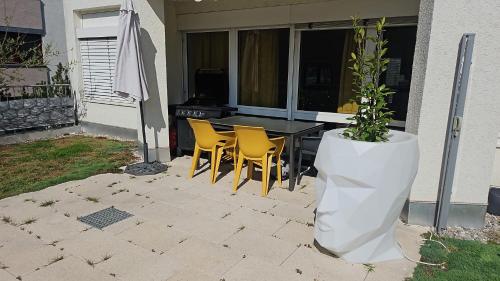 Terraza/balcón, Miracle House Leonberg mit Terrasse Parkplatz in Leonberg Terraza/balcón, Miracle House Leonberg mit Terrasse Parkplatz in Leonberg