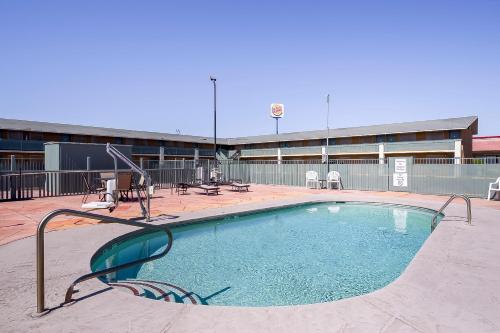 Úszómedence, OYO Hotel Eloy/ Casa Grande near I-10 in Eloy (AZ) Úszómedence, OYO Hotel Eloy/ Casa Grande near I-10 in Eloy (AZ)