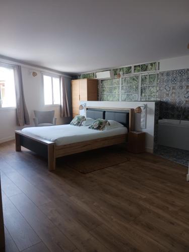 Cotinga in Villars-les-Dombes Cotinga in Villars-les-Dombes