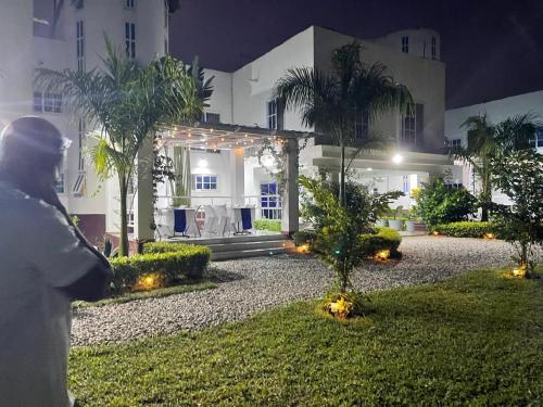 Фасада на хотела, Park Springs Hotel in Кейп Коуст Фасада на хотела, Park Springs Hotel in Кейп Коуст
