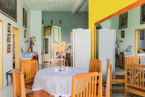 大堂, 斯波特昂2488蒂爾塔梅拉蒂伊斯蘭別墅 (SPOT ON 2488 Villa Tirta Melati Syariah) in 奇亞米斯 大堂, 斯波特昂2488蒂爾塔梅拉蒂伊斯蘭別墅 (SPOT ON 2488 Villa Tirta Melati Syariah) in 奇亞米斯