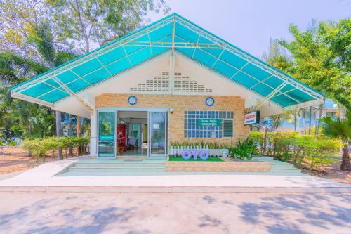 Entrance, Koh Lak Resort in Prachuap Khiri Khan Entrance, Koh Lak Resort in Prachuap Khiri Khan