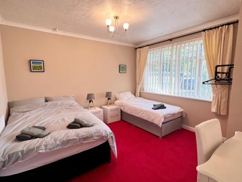 Bungalow Retreat With Games Room And Pool Table in Bromsgrove Bungalow Retreat With Games Room And Pool Table in Bromsgrove