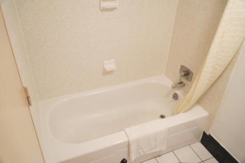 Quality Quarters Inn By Richmond KY I-75 in Richmond Quality Quarters Inn By Richmond KY I-75 in Richmond